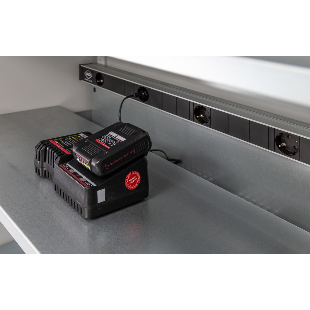 Produktabbildung Nr. 2: C+P Akku-Ladeschrank Serie 89, 3 Elektro-Einlegeböden, 5-fach-Steckdosenleiste, 3 m Zuleitung, FI-Schutzschalter, temperaturgesteuerter Lüfter, lichtgrau/lichtblau